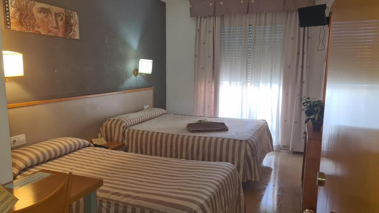 Hotel Cosmos Тарагона Екстериор снимка