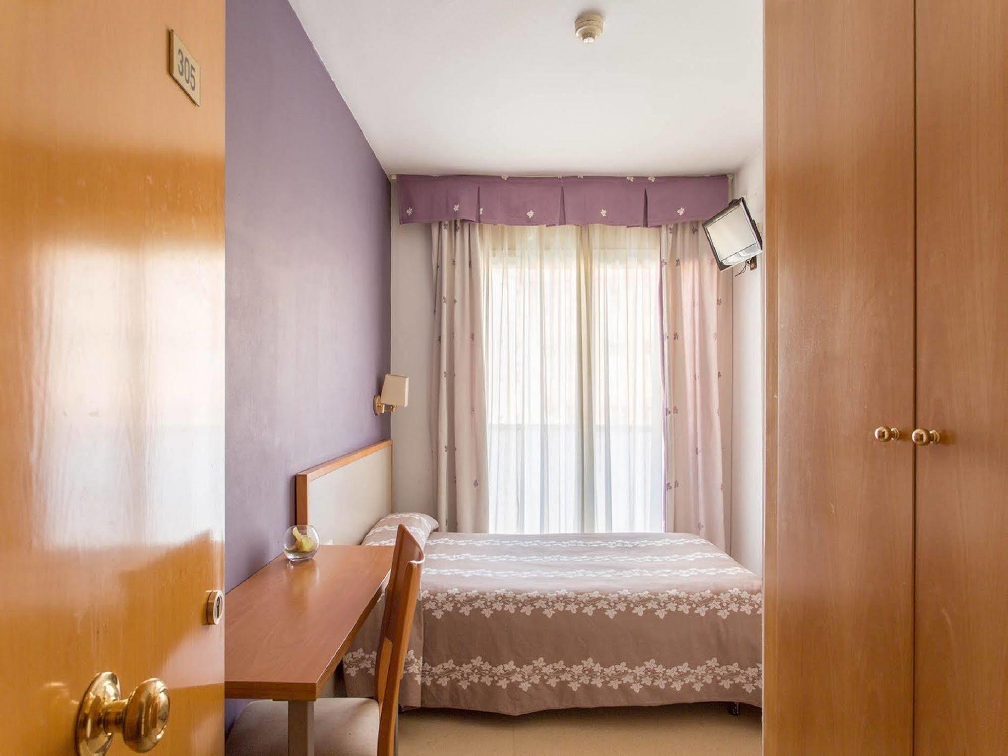 Hotel Cosmos Тарагона Екстериор снимка