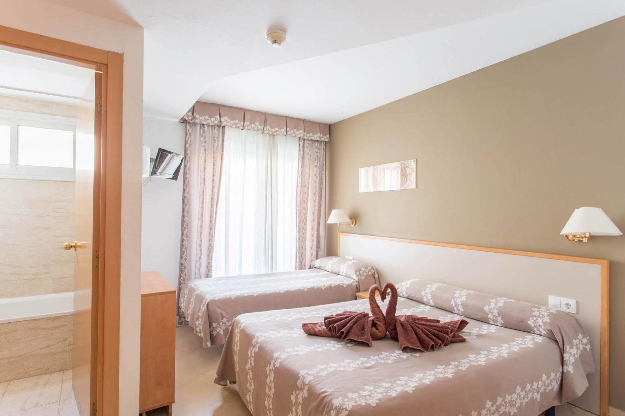 Hotel Cosmos Тарагона Екстериор снимка