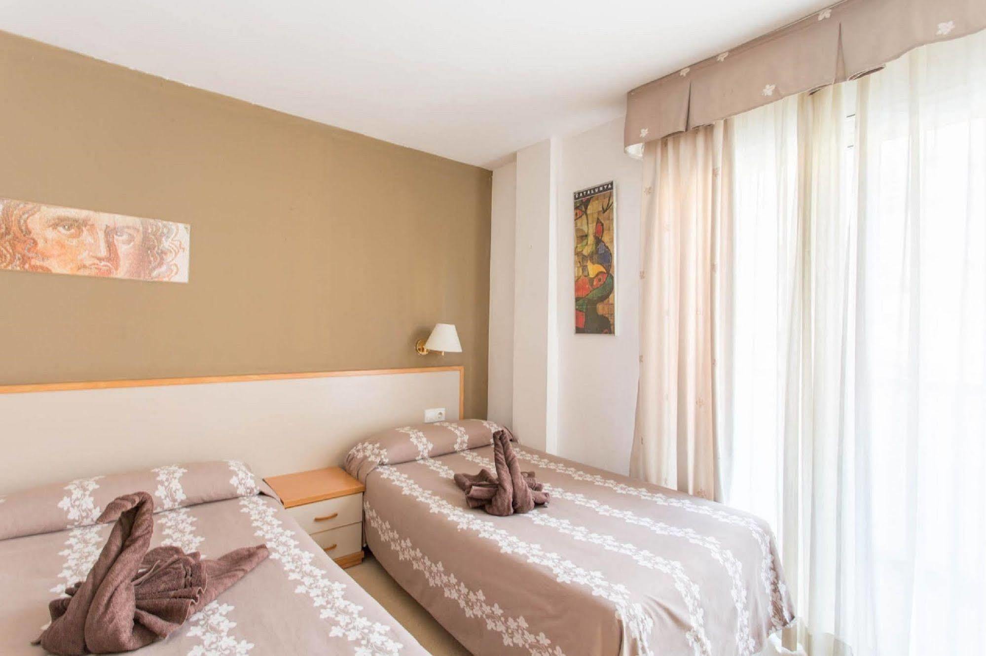 Hotel Cosmos Тарагона Екстериор снимка