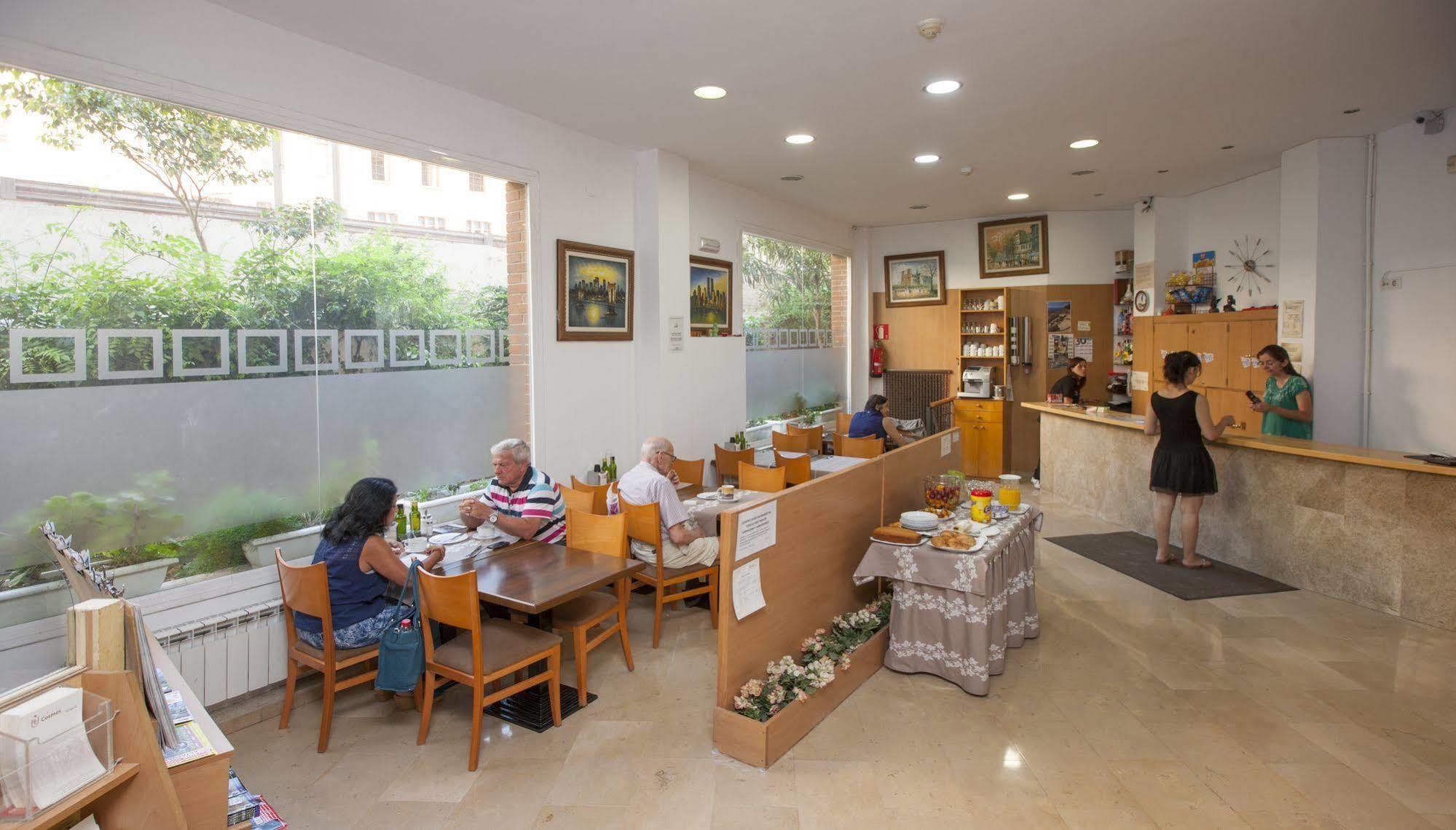 Hotel Cosmos Тарагона Екстериор снимка
