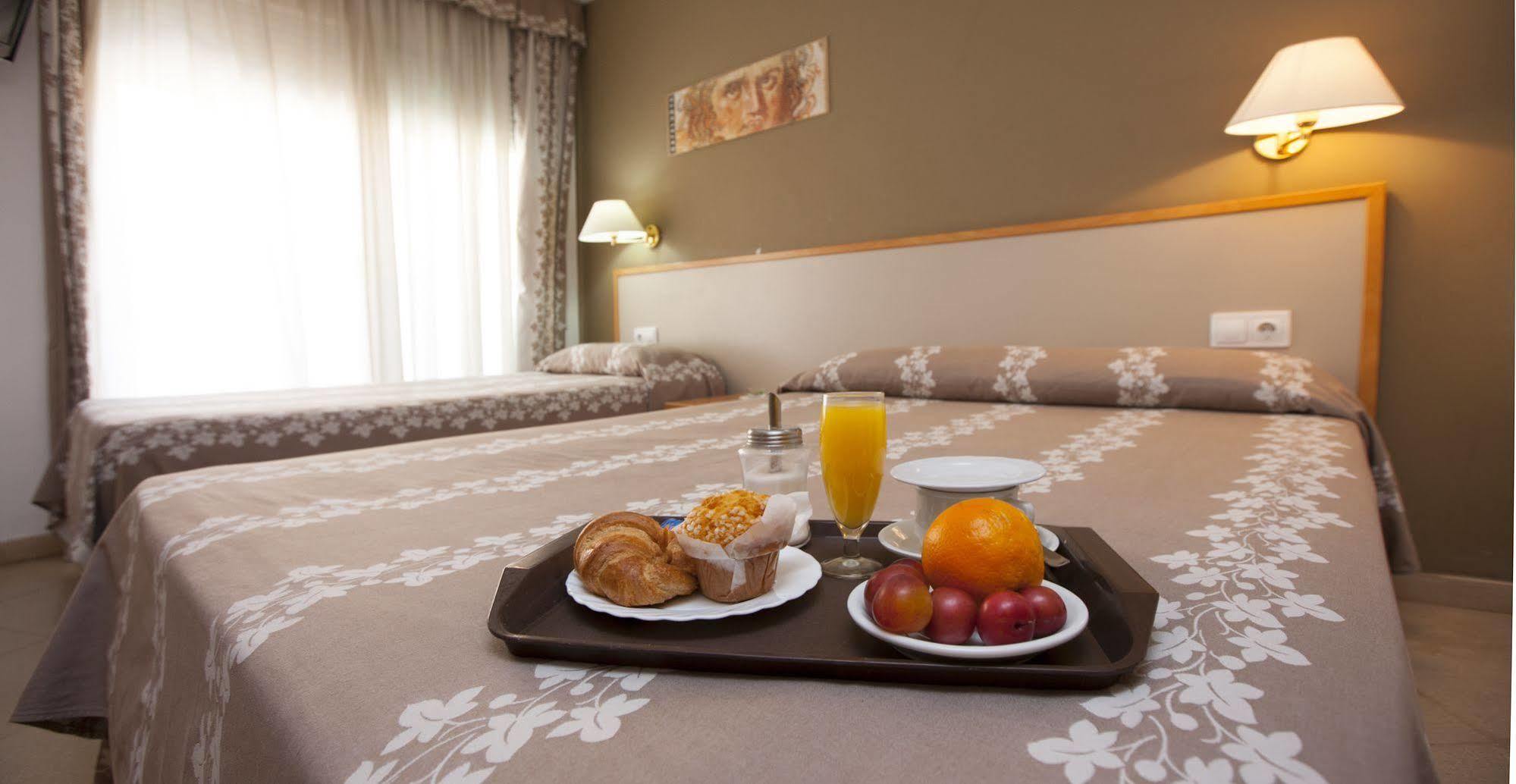 Hotel Cosmos Тарагона Екстериор снимка